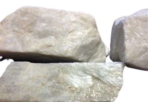  Feldspar: ยอดแร่สำหรับอุตสาหกรรมเซรามิกและกระจก!